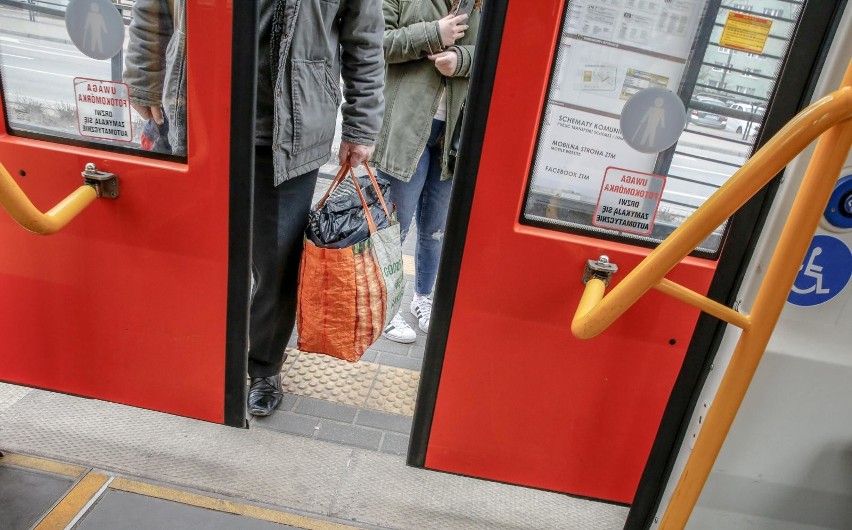 Koronawirus na Pomorzu. Od czwartku większość linii tramwajowych i autobusowych pojedzie według sobotnich rozkładów jazdy