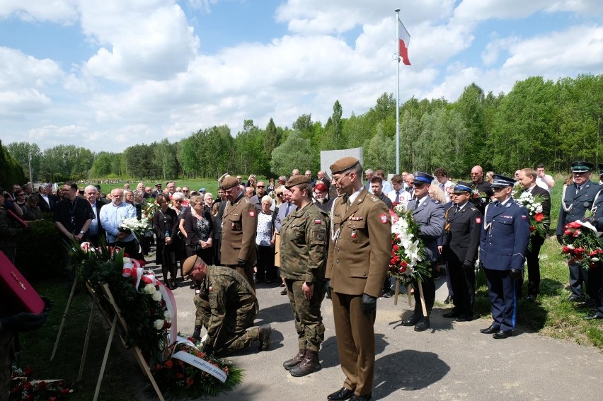 Zobacz kolejne zdjęcia. Przesuwaj zdjęcia w prawo - naciśnij...