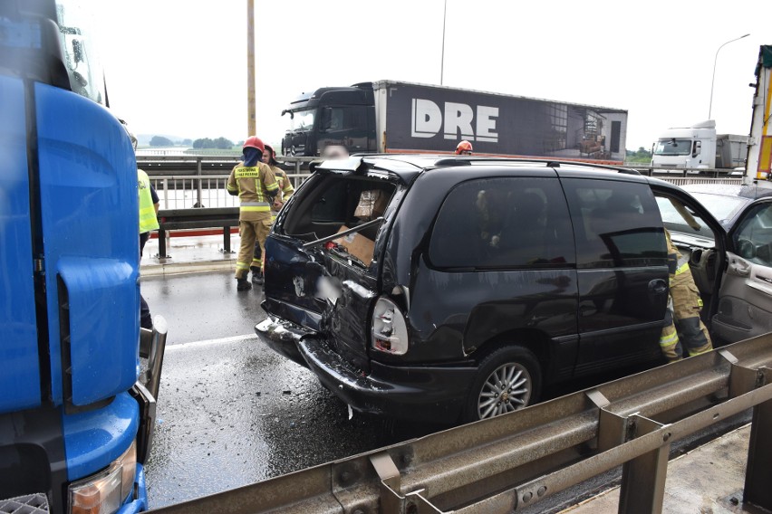 Wypadek na moście w Malborku 1.07.2022 r. Trzy osoby trafiły do szpitala, są duże utrudnienia na drogach!