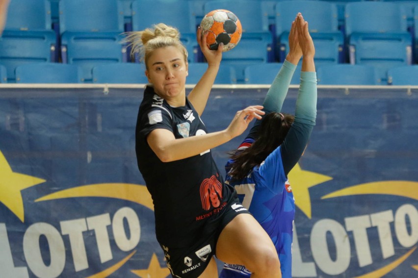 MKS Perła Lublin zajął drugie miejsce w Noworocznym Turnieju Piłki Ręcznej Kobiet “Bogdanka Cup”. Zobacz zdjęcia