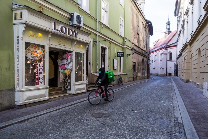 Centrum Krakowa bez turystów opustoszało. Prezydent Jacek...