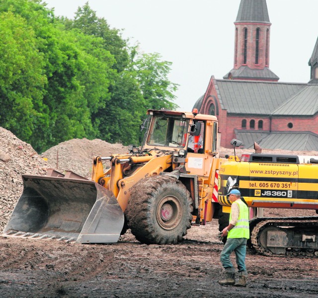 Obecnie na 8-hektarowej działce pojawił się ciężki sprzęt. Powstaną tam dwie olbrzymie hale produkcyjne