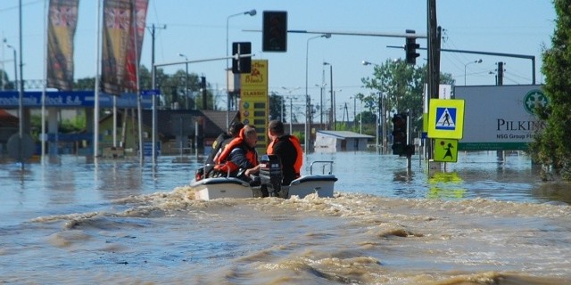 Podczas pierwszej fali, woda zalała ulicę Lwowską w Sandomierzu.