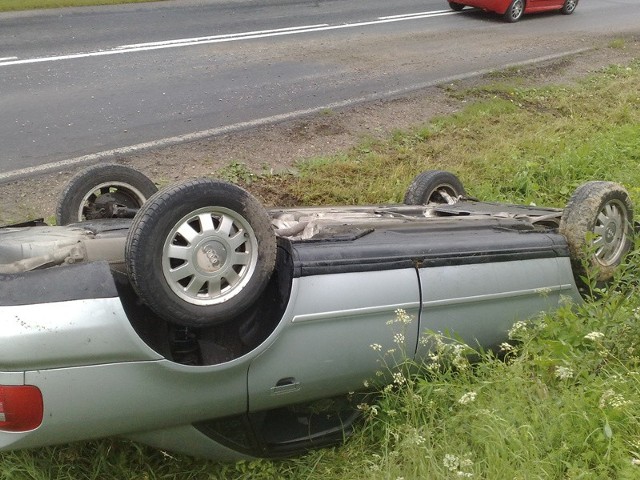 Na krajowej 11, pod Szczecinkiem dachowało Audi.