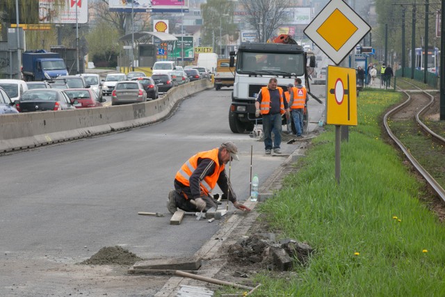 Remont na ulicy Zakopiańskiej w Krakowie daje się we znaki kierowcom. Wkrótce robotnicy pojawią się na kolejnych ulicach.