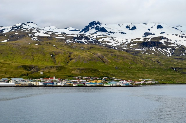 Położony na Morzu Arktycznym Spitsbergen to największa wyspa Norwegii. Od 1957 r. działa tam Polska Stacja Badawcza Hornsund.