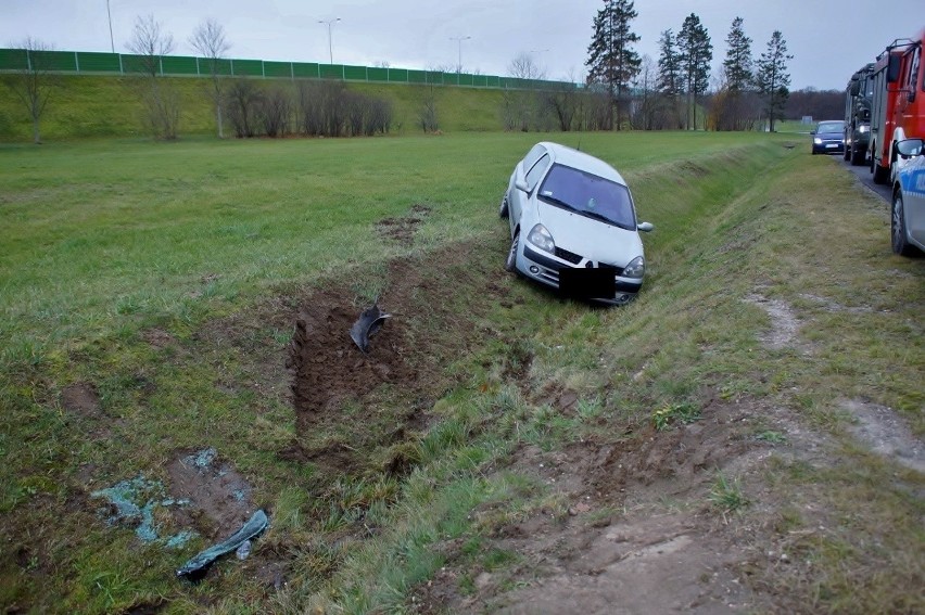 Kierująca osobową renówką kobieta nie dostosowała prędkości...