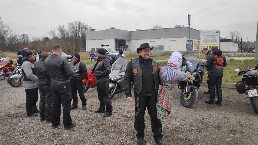 Marzanna utopiona. Motocykliści z Opatowa razem rozpoczęli sezon. Zobacz zdjęcia 