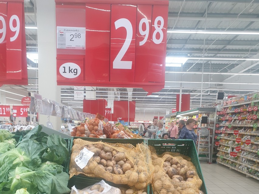 Nie ma drożyzny w marketach? Ceny nawet spadają. Jak jest z cenami artykułów żywnościowych? SPRAWDZILIŚMY