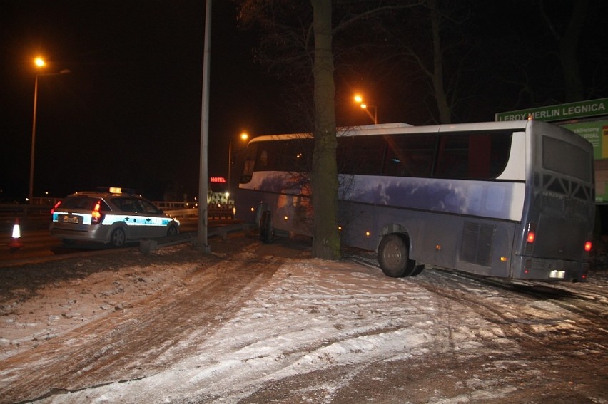 Kierowca tego autobusu był kompletnie pijany. Miał 2,4...