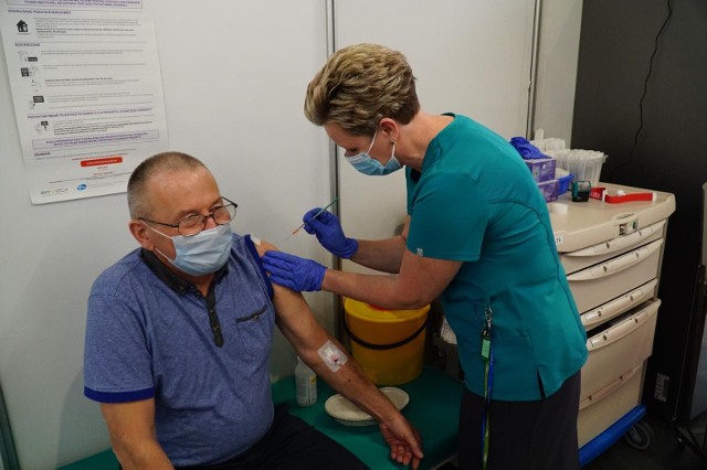 W urzędzie wojewódzkim punkt szczepień będzie czynny w piątek 3 września w godz. 10-18. W tym dniu także delegatura w Kaliszu będzie realizować szczepienia.