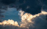 Alert RCB dla mieszkańców regionu podkarpackiego. Ostrzeżenie przed silnym burzami i wiatrem