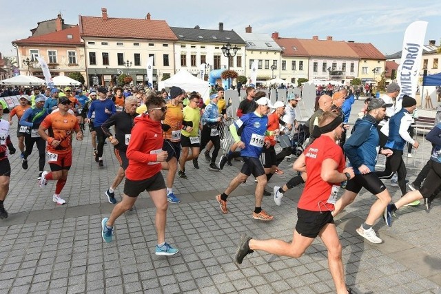 Uczestnicy półmaratonu mogą wziąć udział w akcji charytatywnej „biegnę dla…” i pomóc chorej dziewczynce.
