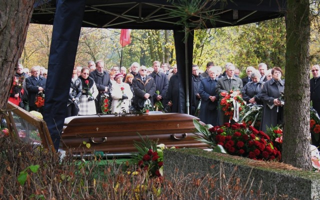 Ostatnie pożegnanie Zdzisława Rozwalaka na cmentarzu junikowskim w Poznaniu
