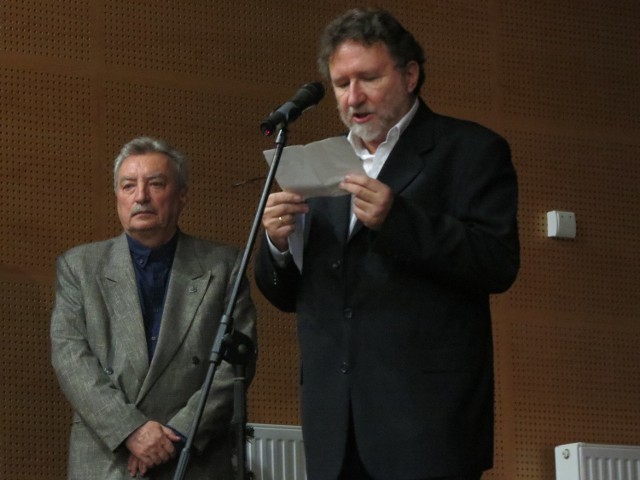 Na ciechociński pokaz filmu przyjechali dr Andrzej Haliński (scenograf) i Włodzimierz kowalewski, autor książki "Excentrycy", na podstawie której powstał film. Odczytał list reżysera.