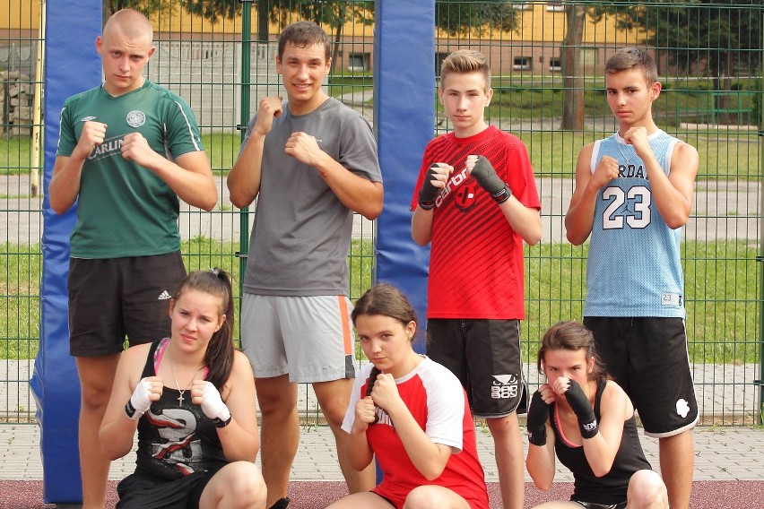 Zawodnicy z klubu bokserskiego - Miejskiego Klubu Sportowego...