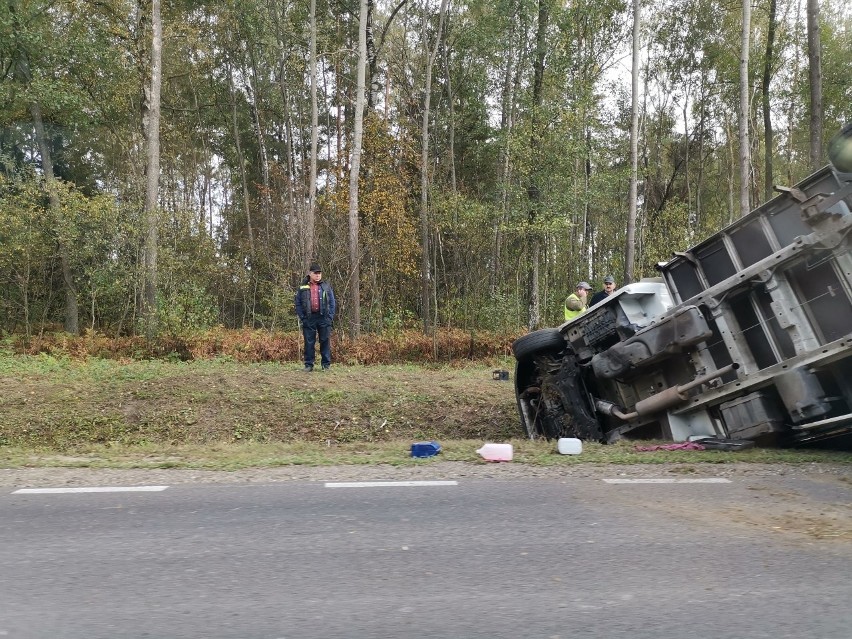 Dziadkowice. Wypadek na DK 19. Tir wywrócił się w rowie (zdjęcia)