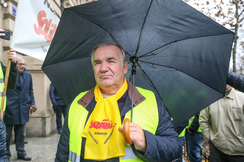 Hutnicy protestowali przeciwko wygaszeniu wielkiego pieca [ZDJĘCIA]