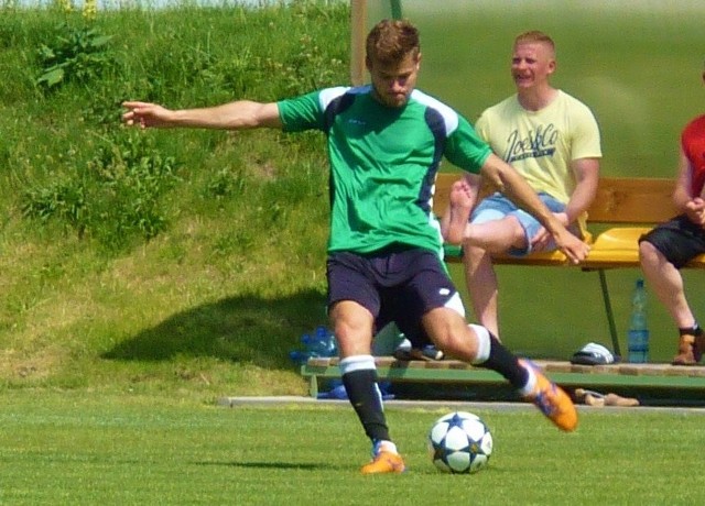 Patryk Mikita jest wychowankiem Bałtyku Koszalin. W poprzednim sezonie występował w Leśniku Manowo.