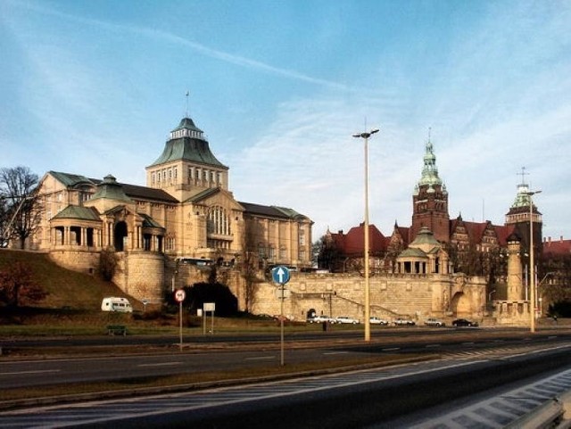 Miasto Nauki można oglądać w gmachu Muzeum Narodowego w Szczecinie, przy ul. Wały Chrobrego 3. 