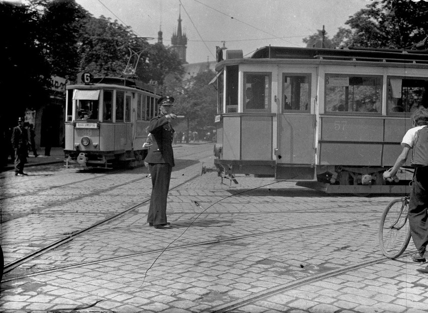 Tramwaje przed 1945 rokiem w Krakowie, nie uwierzysz, gdzie kiedyś były szyny [GALERIA]