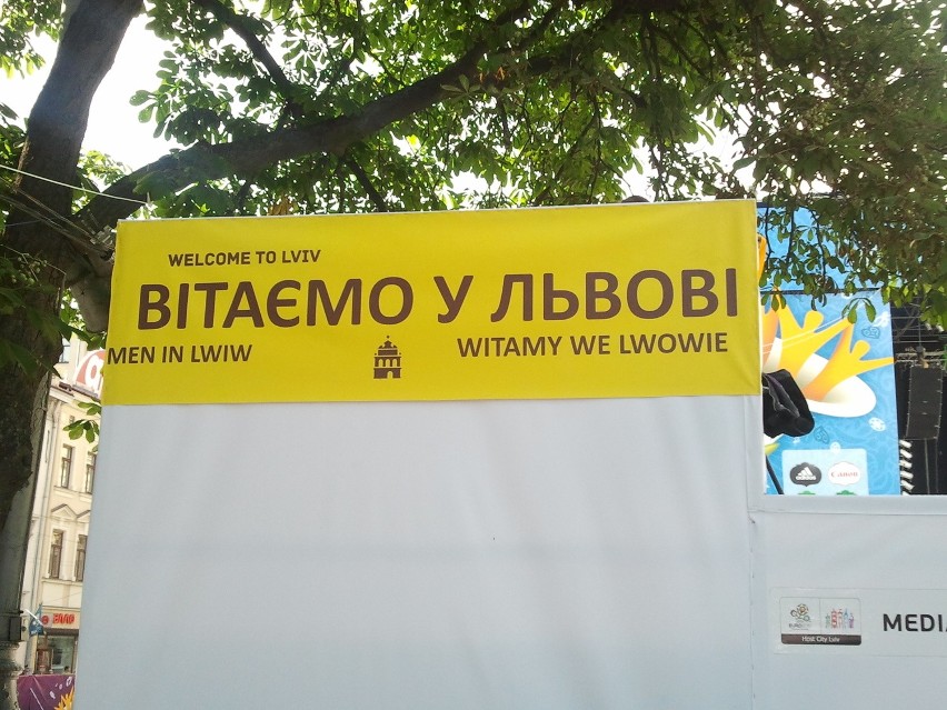 Euro 2012: Po prowokacji Ukraińcy zaostrzają kontrole w strefach kibica