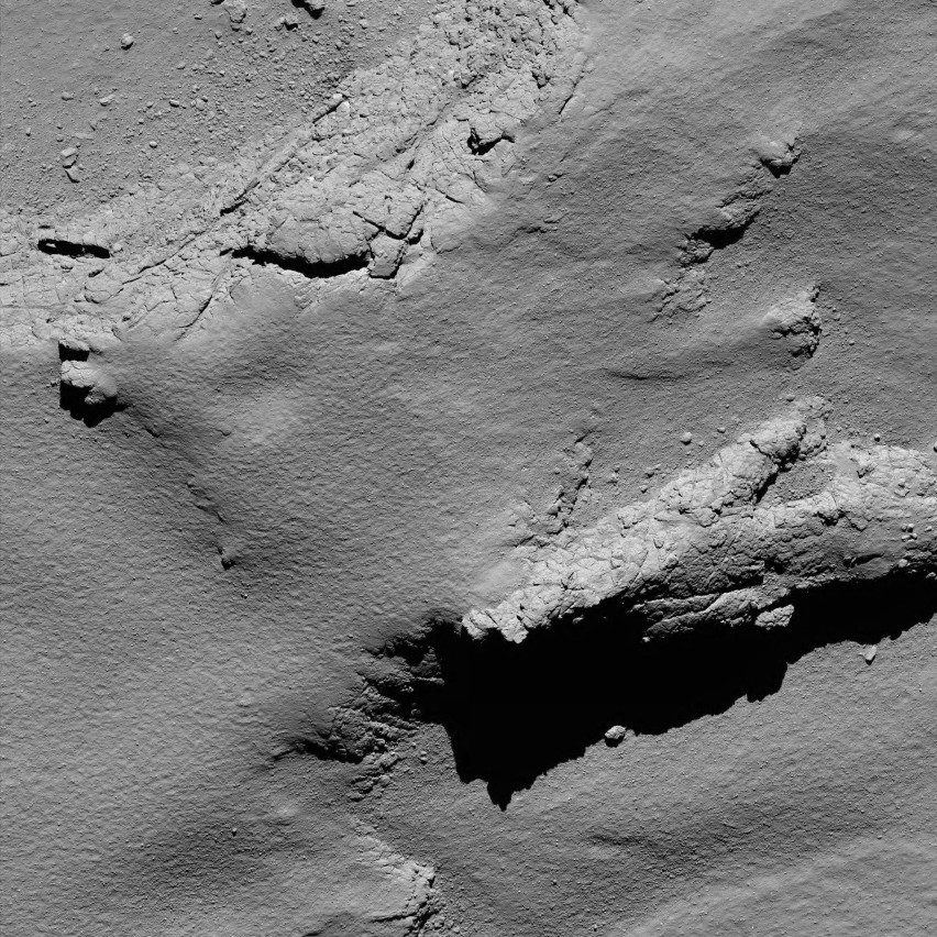 Zdjęcie z odległości 5,7 km od powierzchni komety.