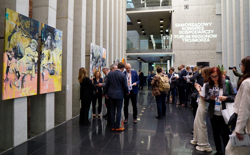 Samorządowy Kongres Trójmorza promuje sztukę. "Heritage"- wernisaż ukraińskiej artystki. Zobacz zdjęcia