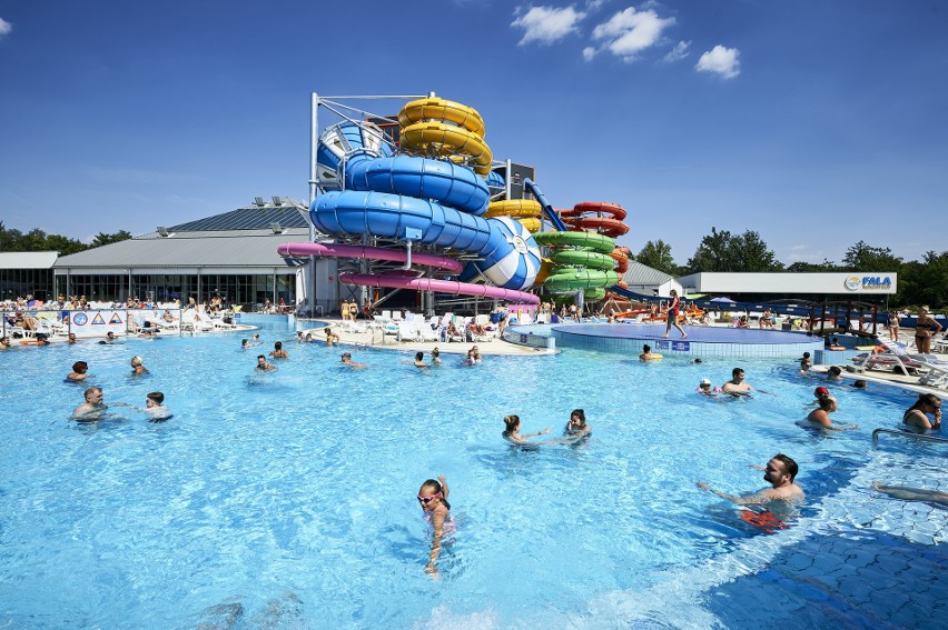 Rekreacja w Łodzi. W Aquaparku "Fala" na długi majowy weekend otwierają się baseny zewnętrzne i zjeżdżalnia kamikaze 