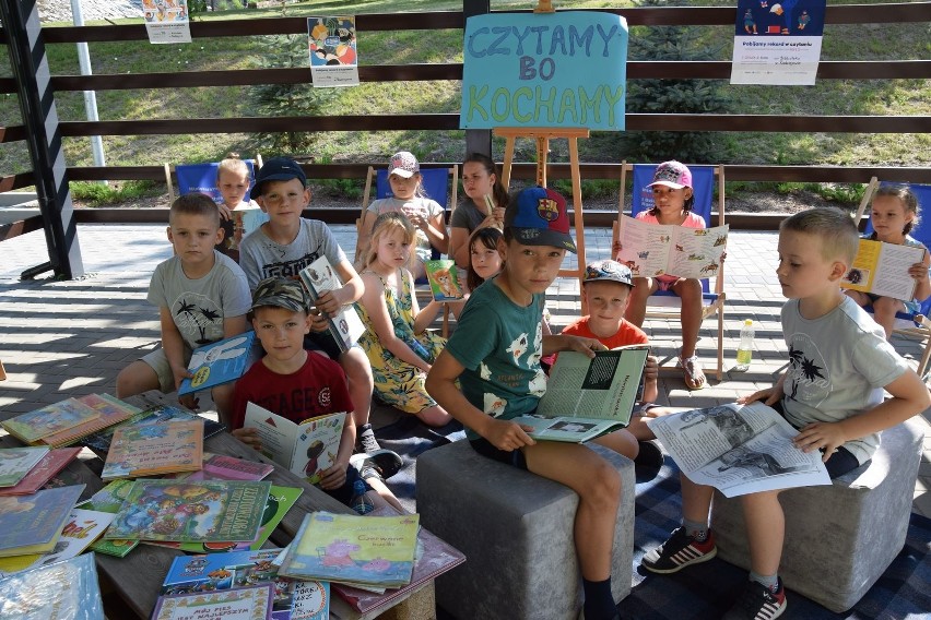 Radziejowska biblioteka włączyła się w ogólnopolską akcję promującą czytelnictwo wśród dzieci i młodzieży pt. "Jak nie czytam, jak czytam".