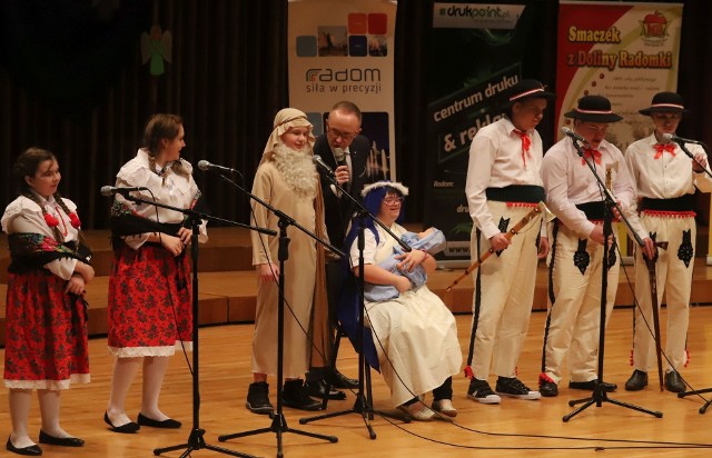 Niepełnosprawni artyści wystąpili na scenie sali koncertowej Zespołu Szkół Muzycznych imienia Oskara Kolberga.
