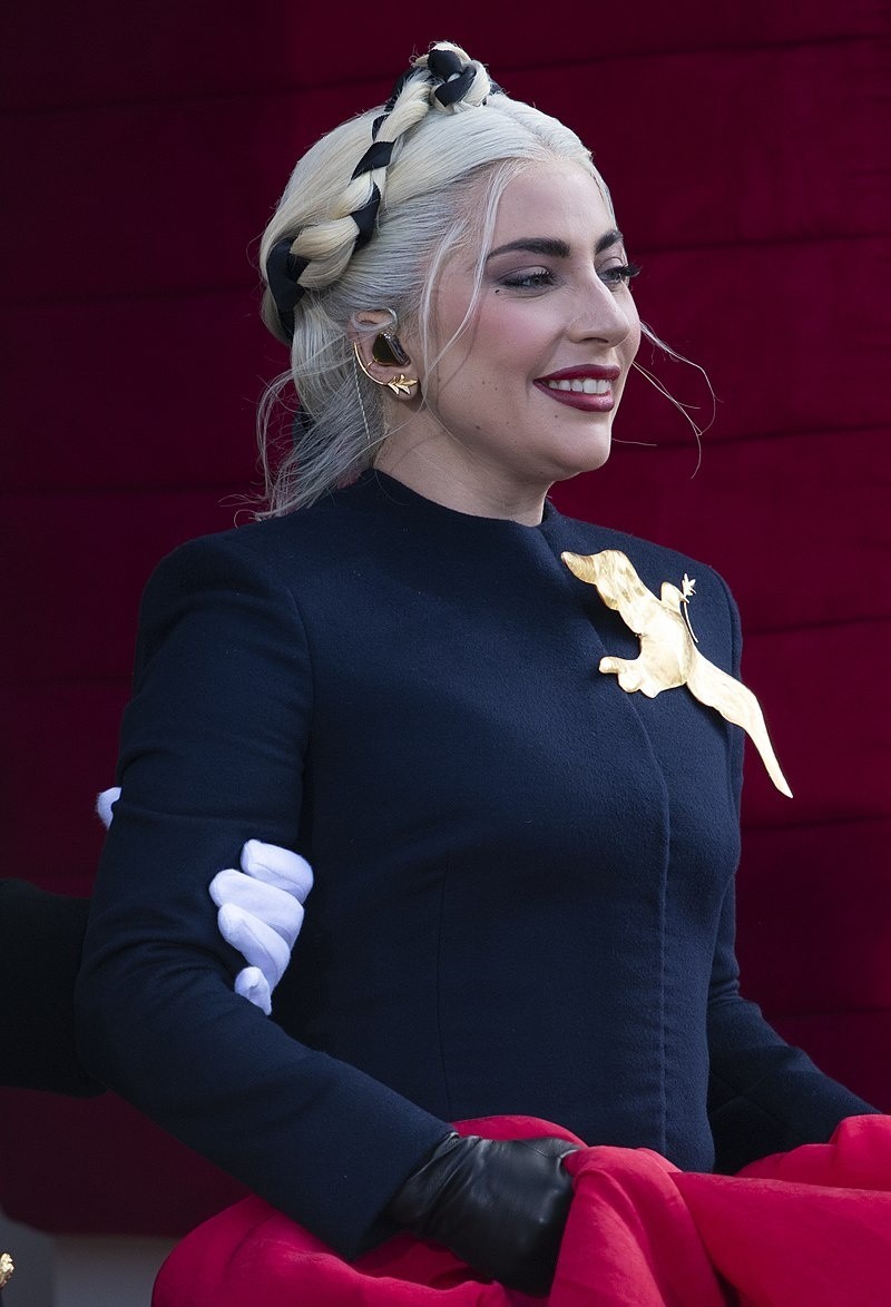 Lady Gaga zaśpiewała hymn podczas inauguracji prezydenta Joe...