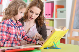 Jak pomóc dziecku z dysleksją w edukacji? Objawy, diagnoza, wsparcie