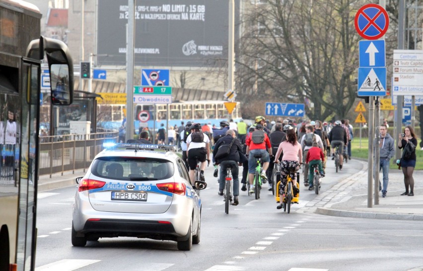 Masa Krytyczna 31.03.2017 we Wrocławiu. Rowerzyści...