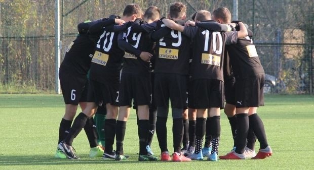 Piłkarze KKP Korona Kielce do 15 lat pewnie wygrali z Wisłą Kraków 4:0.