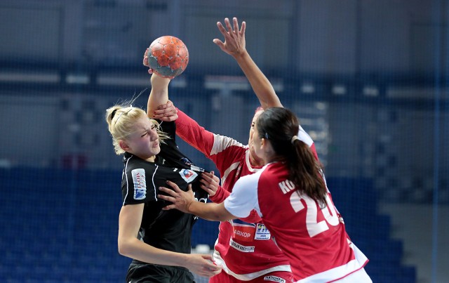 Monika Koprowska rzuciła w meczu z SPR Olkusz 6 bramek, ale złapał też dwie dwuminutowe kary.