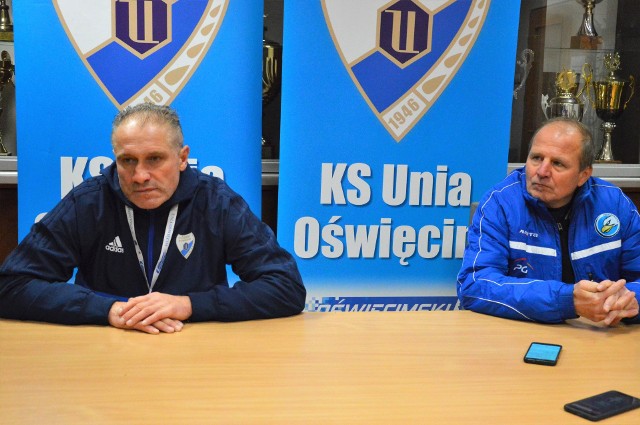 Jirzi Szejba (z lewej), trener Unii Oświęcim i Jacek Szopiński, opiekun PGE Orlika Opole.