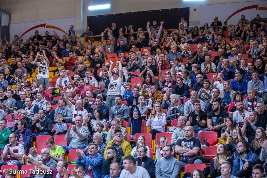 Spotkanie Spójni i Stelmetu rozegrane zostało w hali OSiR w...