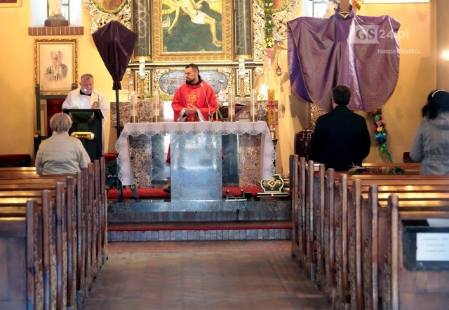 46 mszy jednego dnia w parafii Matki Boskiej Bolesnej w Mierzynie