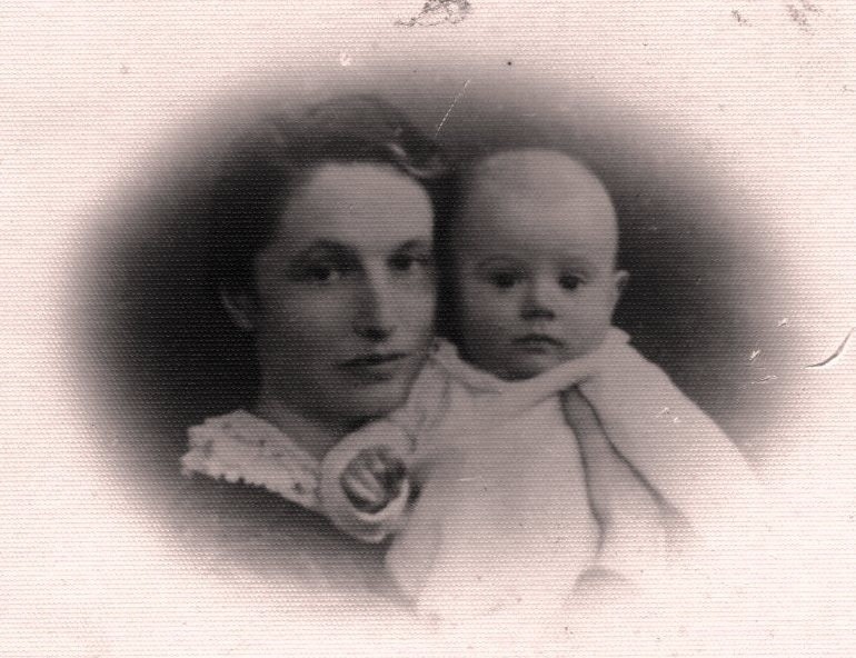 Andrzejek Rozwadowski z mamą, Pińsk 1939/40