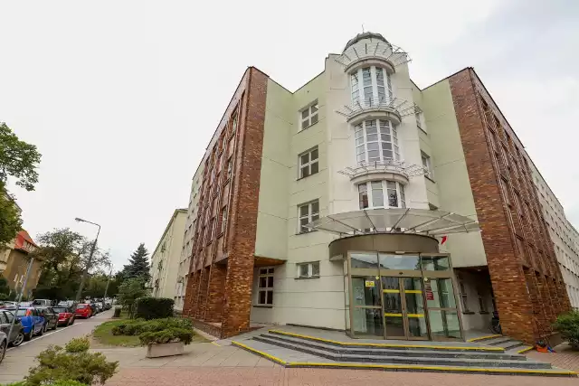 Od października PIP w Toruniu działa w tym budynku, na 3. piętrze. Adres: ulica Mickiewicza 10-16.