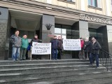 Protest przed Sądem Okręgowym w Białymstoku: "Wielki szacunek niezawisłym sędziom" [ZDJĘCIA]