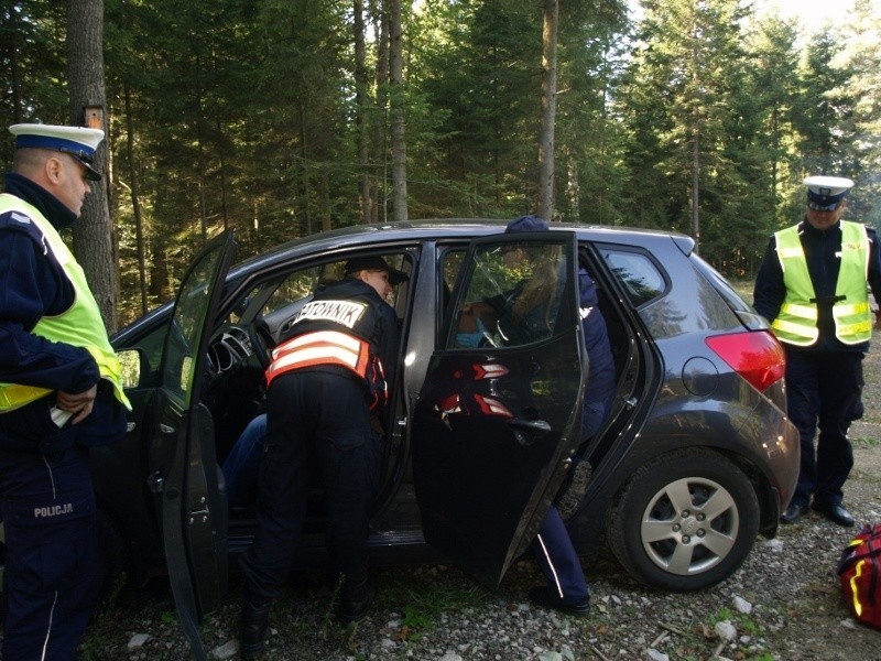 „Pościg” za bandytami. Widowiskowe ćwiczenia policji w gminie Iwaniska (zdjęcia)