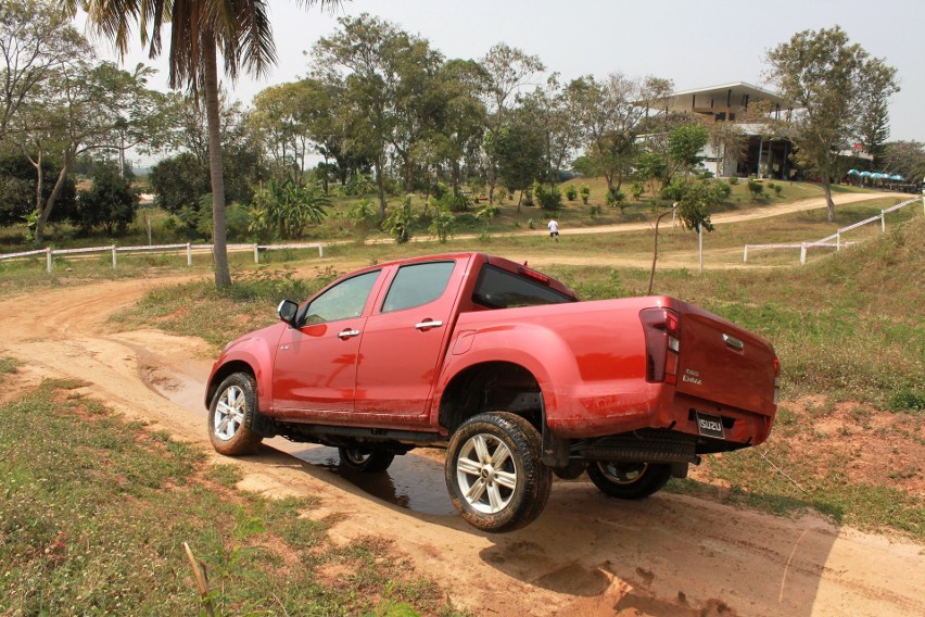 Nowy Isuzu D-Max 17MY. Pierwszy test cenionego pikapa...