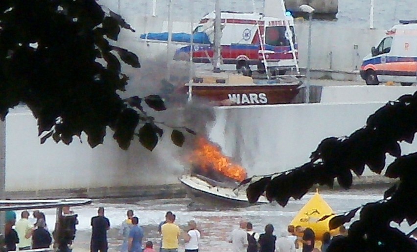Pożar w marinie  w Gdyni. 10-letnia dziewczynka została przewieziona do szpitala [FOTO] 