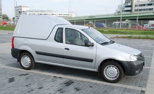 Dacia Logan pick-up z zabudową Cargobox.