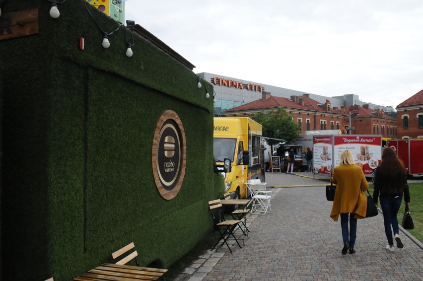 Food trucki na Kazimierzu i kuchnie z całego świata [ZDJĘCIA]           