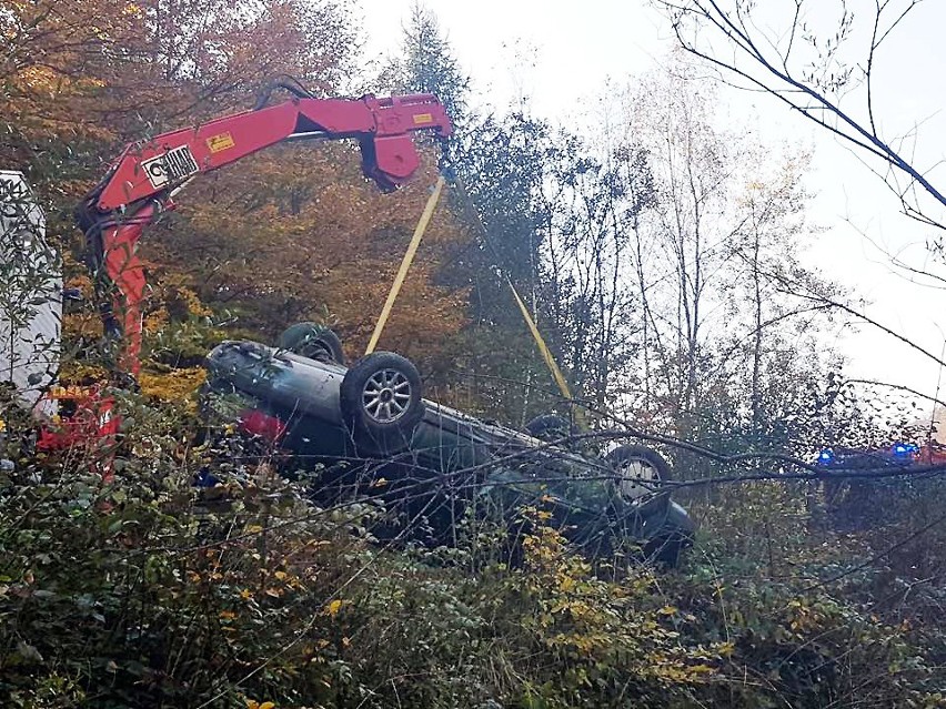 Wypadek Kamionka Mała. Samochód wylądował w potoku