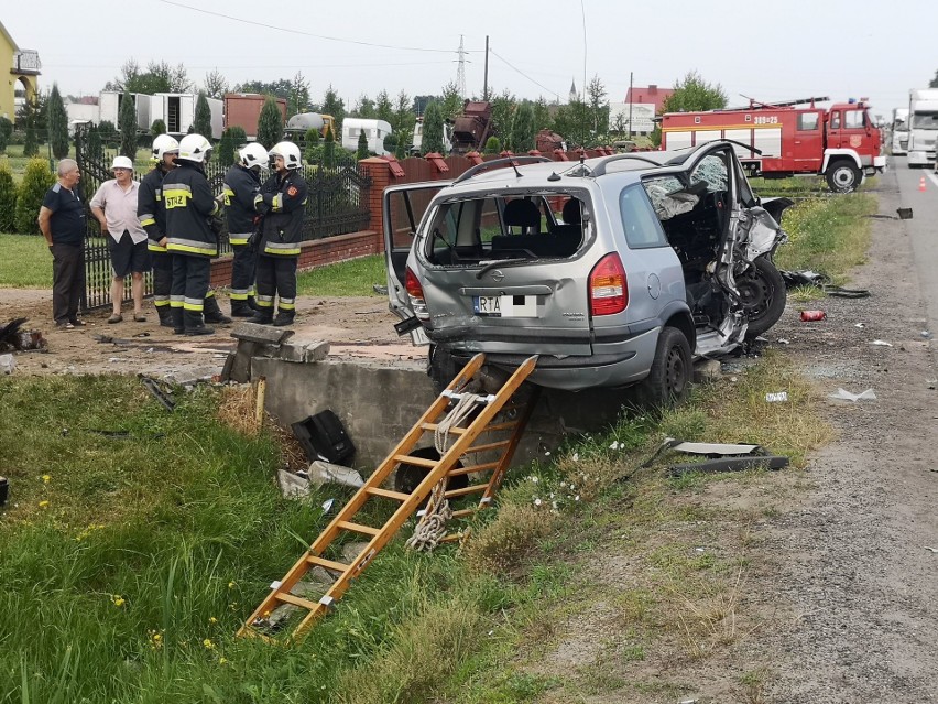 Trzy osoby ranne w zderzeniu na drodze krajowej numer 77 w Trześni, w gminie Gorzyce