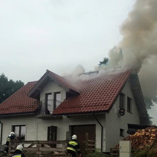 Pożar domu w Karlinie [zdjęcia]